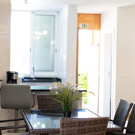 Casa Miradouro Do Moinho * بورتو سانتو